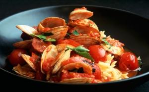 Pasta with clams in red sauce