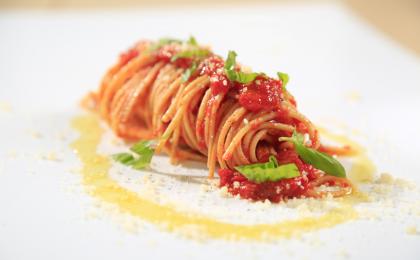 spaghetti_tomato_basil_parmigiano_Barilla.jpg