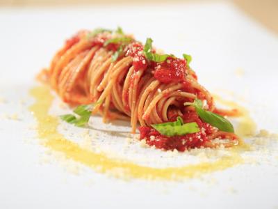 spaghetti_tomato_basil_parmigiano_Barilla.jpg