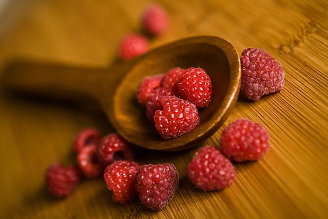 Raspberriesspoon.jpg