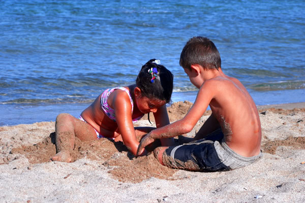 Kids-at-beach.jpg