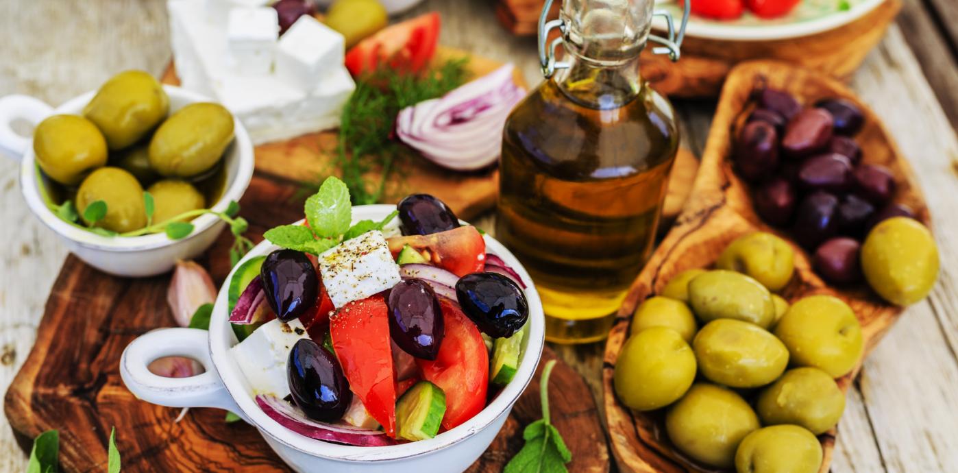 Fotolia_85508145_Greek_salad.jpg