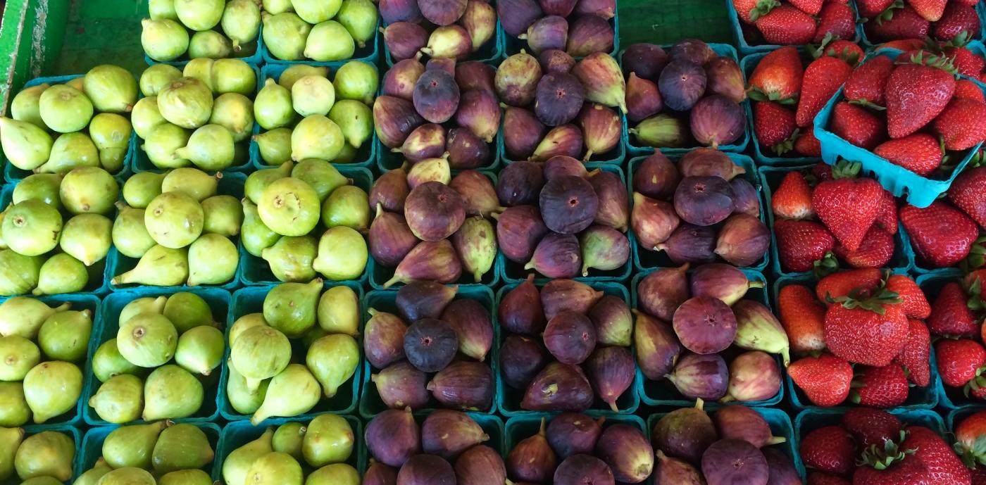 Fruit at market.jpg