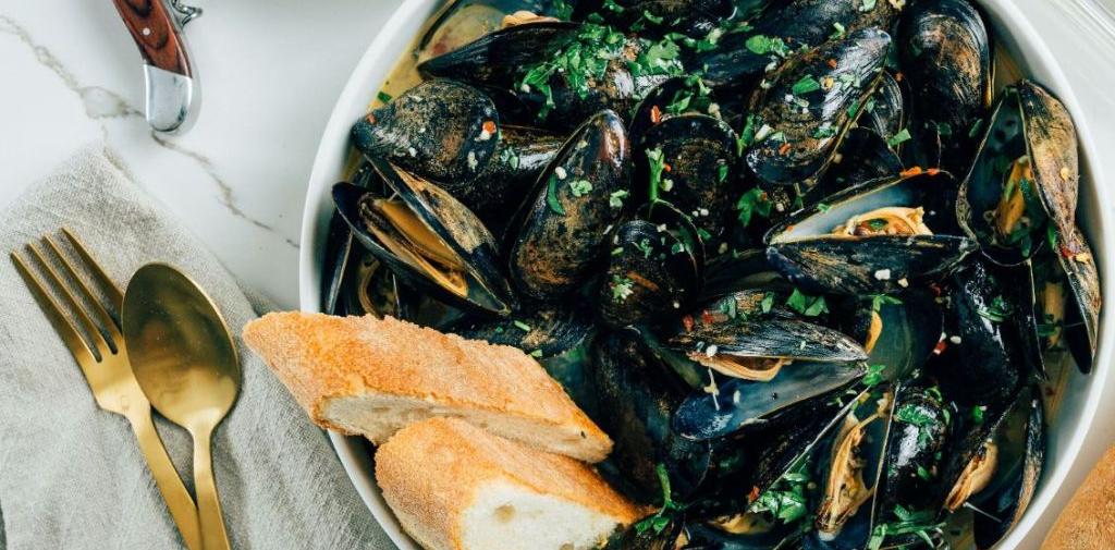 Mussels with White Wine Sauce - OLDWAYS - Cultural Food Traditions OLDWAYS – Cultural Food Tradition