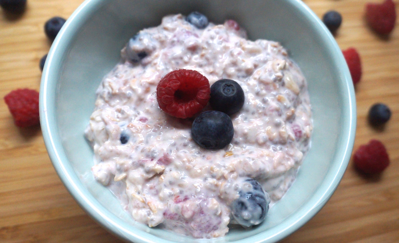 overnight oatmeal with berries