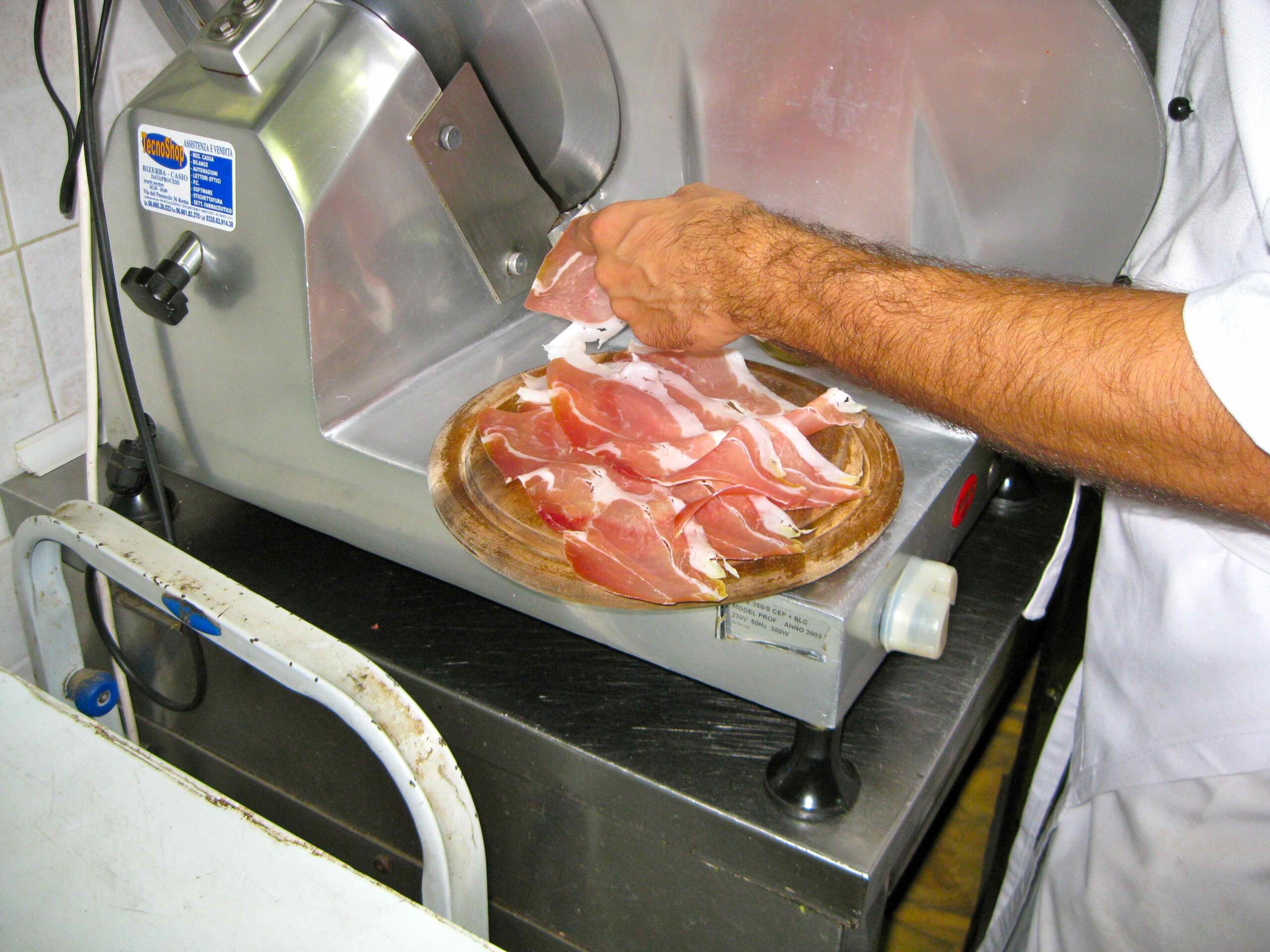 Cc Slicingprosciutto.jpg